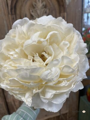 Piwonia duży kwiat sztuczny wysokiej jakości.