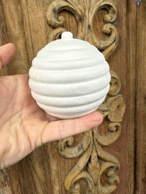 Bombka styropianowa podłużna w pasy poziome 8.5 cm