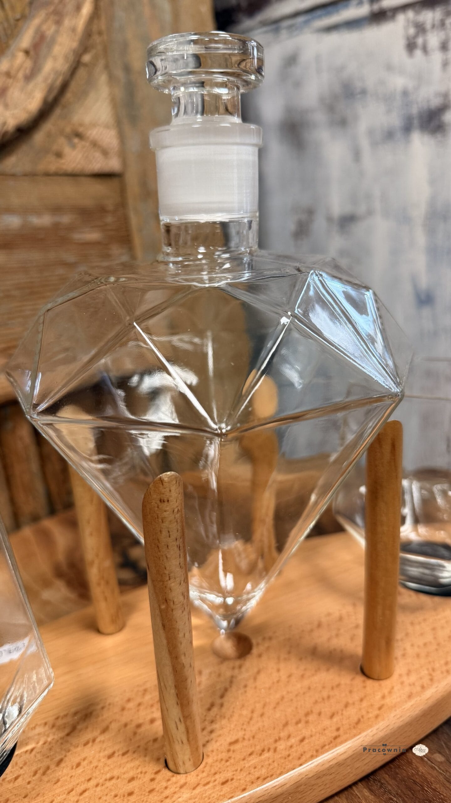 Szklana karafka DIAMOND z dwoma szklankami - obrazek 2