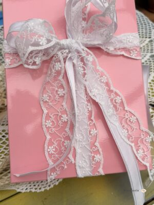 Pakowanie prezentu w pudełko ozdobne