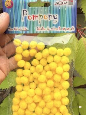 Pompony dekoracyjne żółte 1 cm – 120 sztuk do rękodzieła, florystyki i DIY