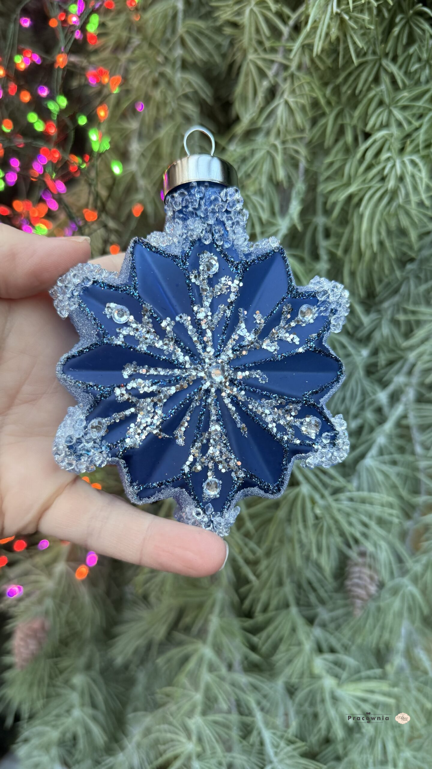 Ozdoba szklana – brokatowe detale, mix kolorów, 3 wzory/kolory, dł. 9 cm x szer. 3 cm x wys. 10 cm - obrazek 3